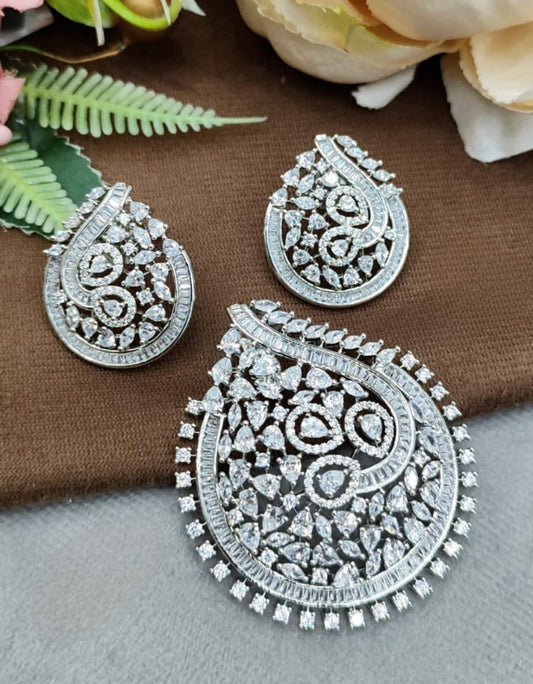 Elegant Paisley Diamond-Cut Pendant & Earrings Set