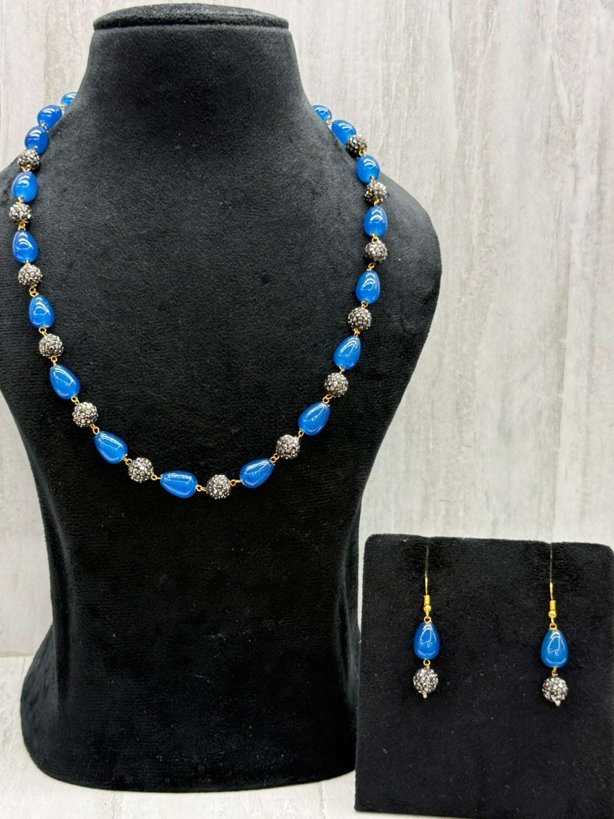 monalisa pearl with cz boll in blue mala for woman