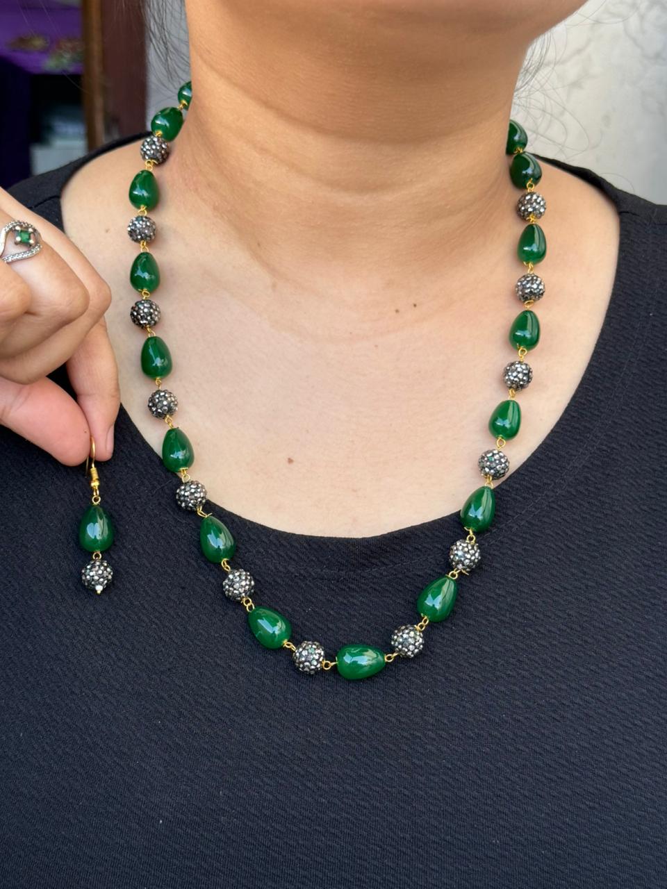 monalisa pearl with cz boll in green mala for woman