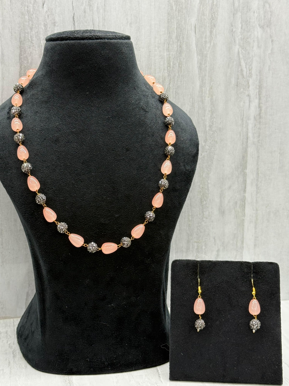 monalisa pearl with cz boll in peach mala for woman