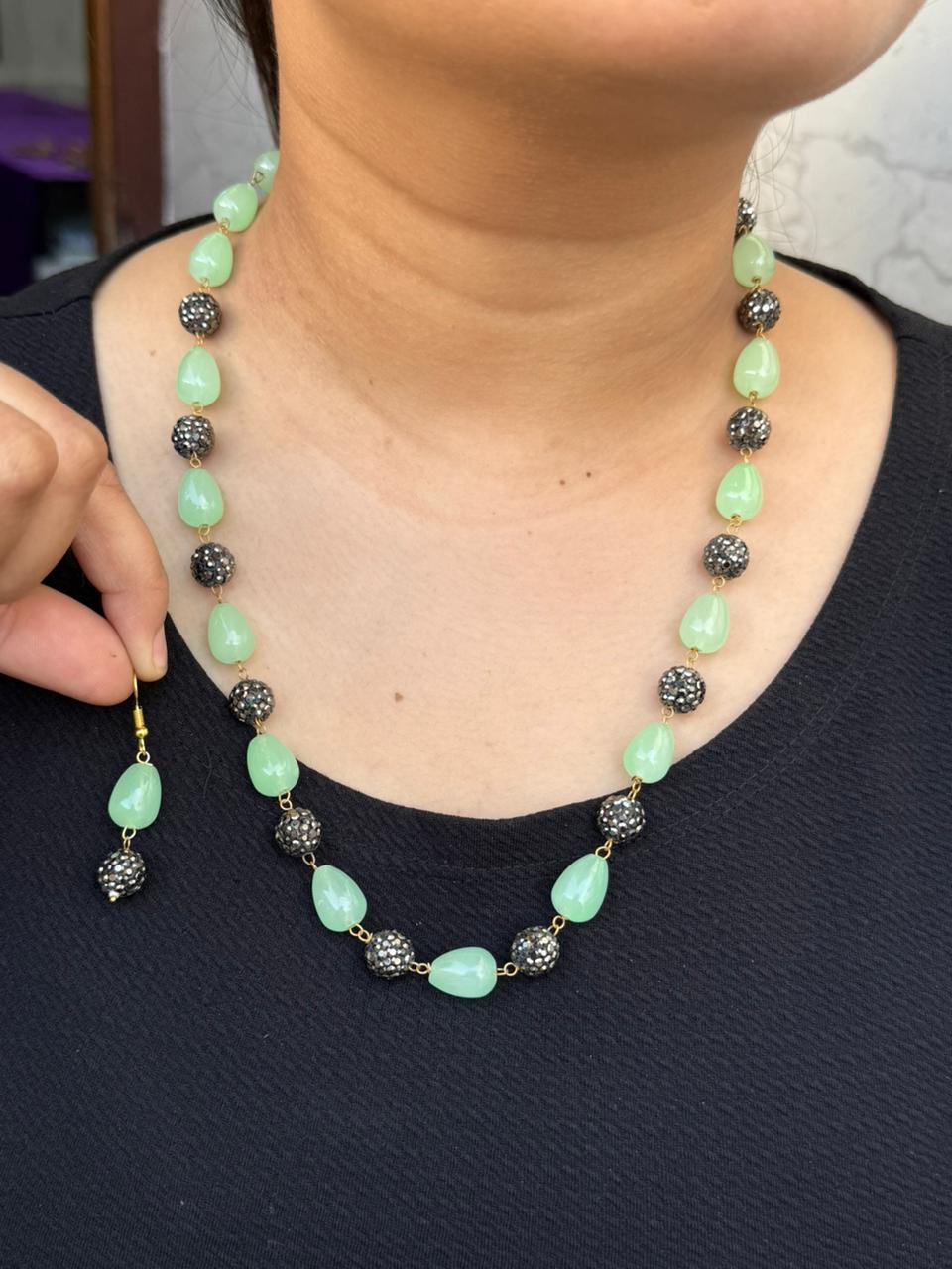 monalisa pearl with cz boll in mint mala for woman