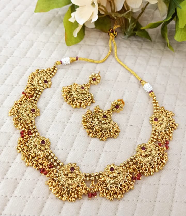 Taste of south necklace in Red stones