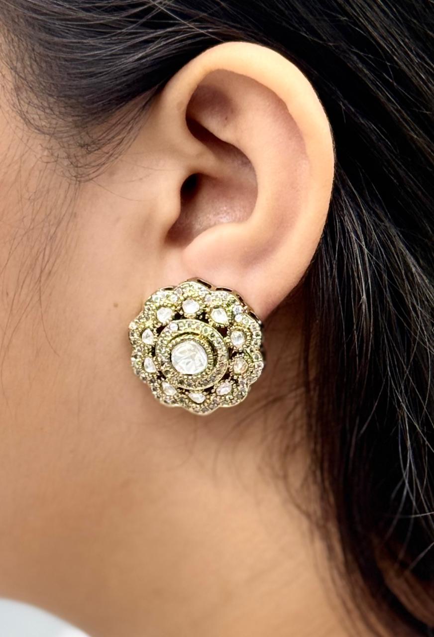 ELEGANT FLOWER SHAPE GOLDEN POLISH EARRING