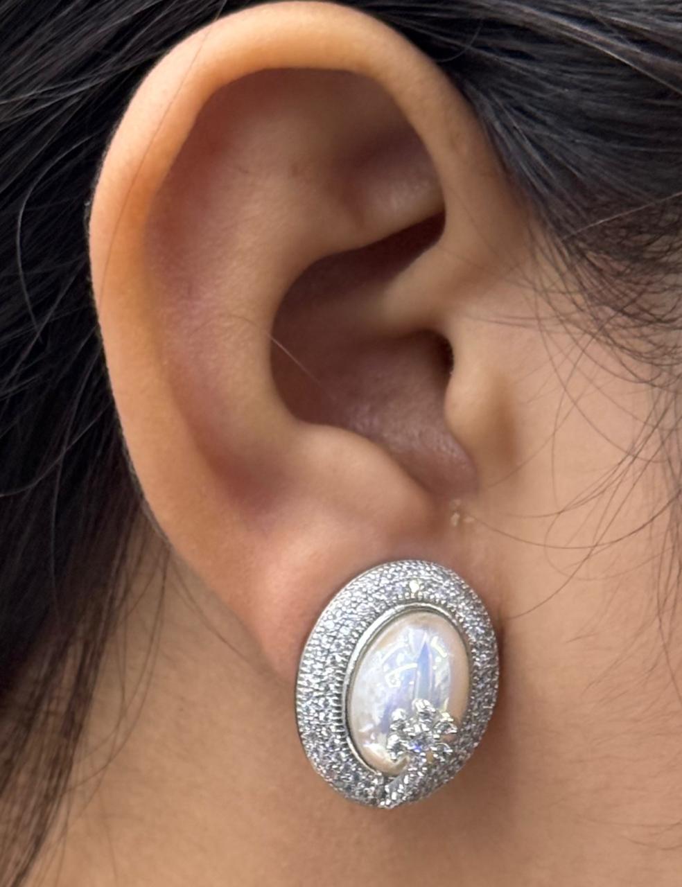 BEAUTIFUL CZ STONE UNIQUE EARRING