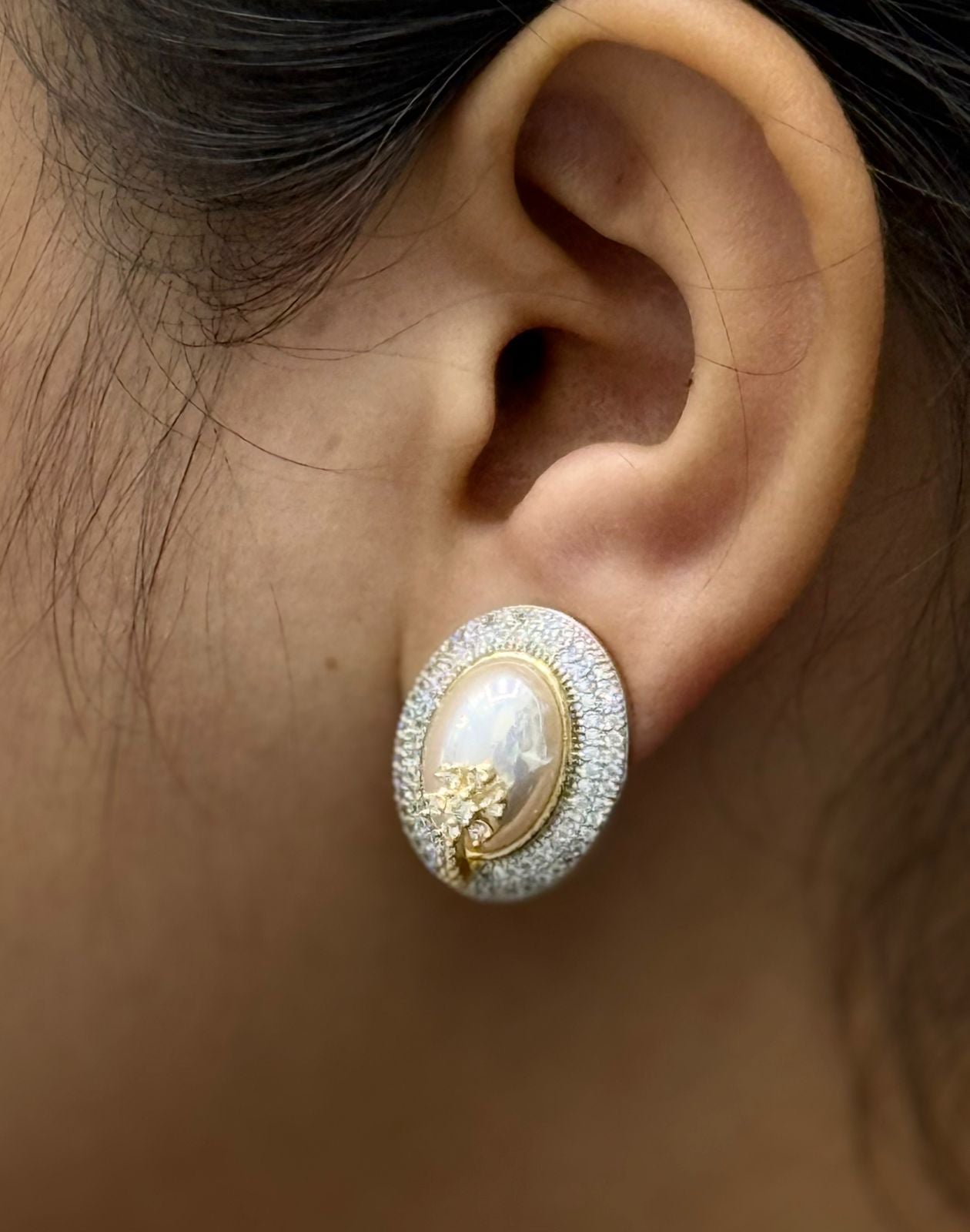 GOLDEN POLISH OVAL SHAPE AD STONE