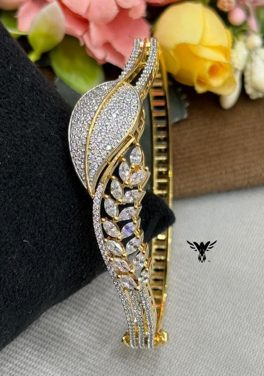 CLASSIC GOLDEN POLISH WITH CZ STONE BRACELET FOR WOMEN