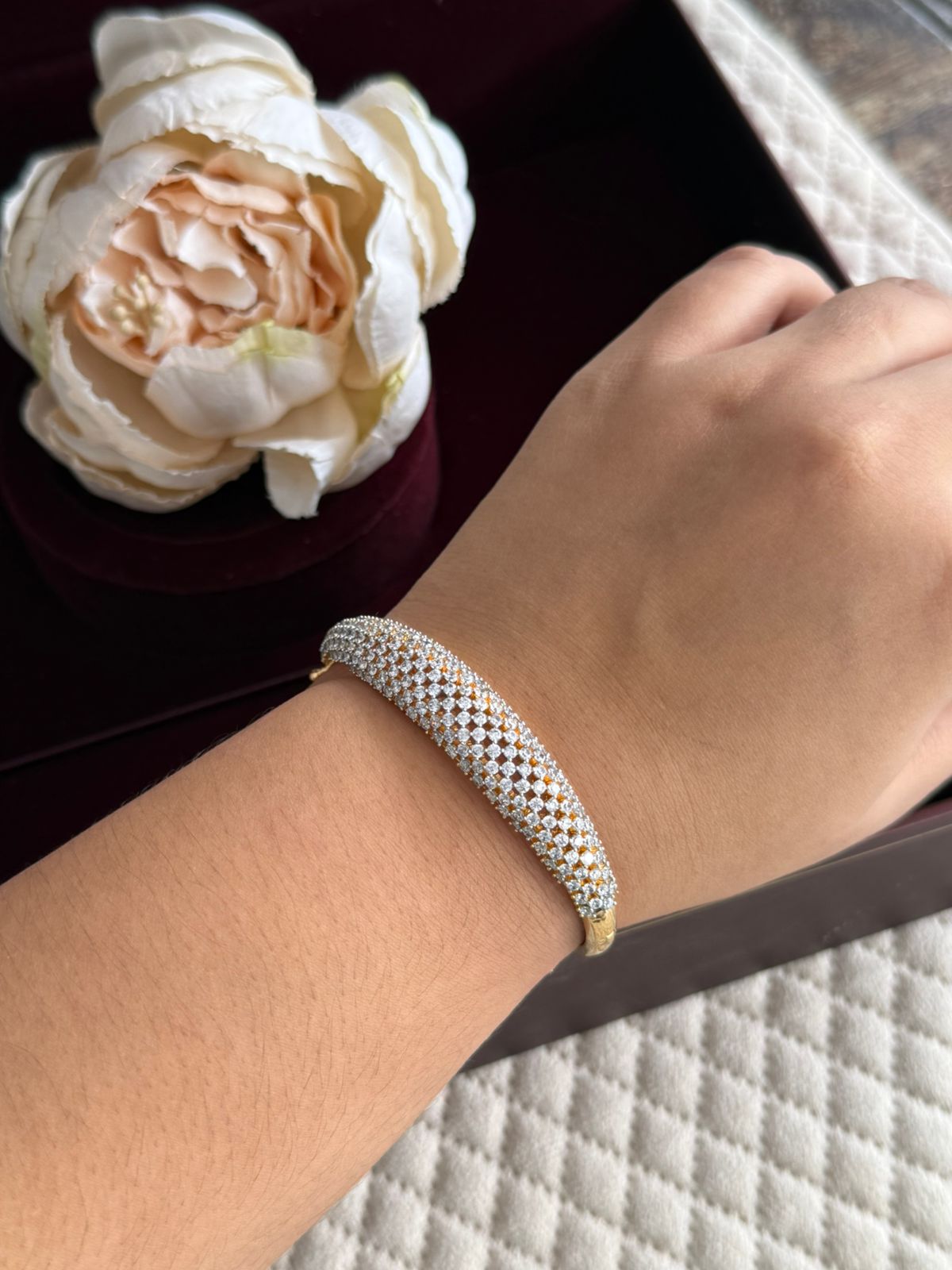 UNIQUE GOLD POLISH WITH CZ STONE BRACELET