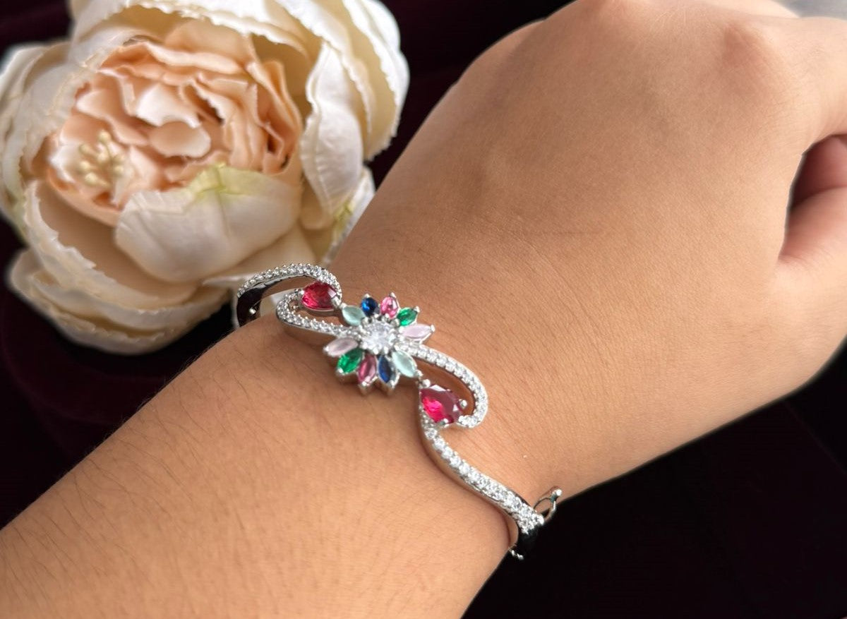 BEAUTIFUL UNIQUE MULTICOLOR FLOWER SHAPE BRACELET