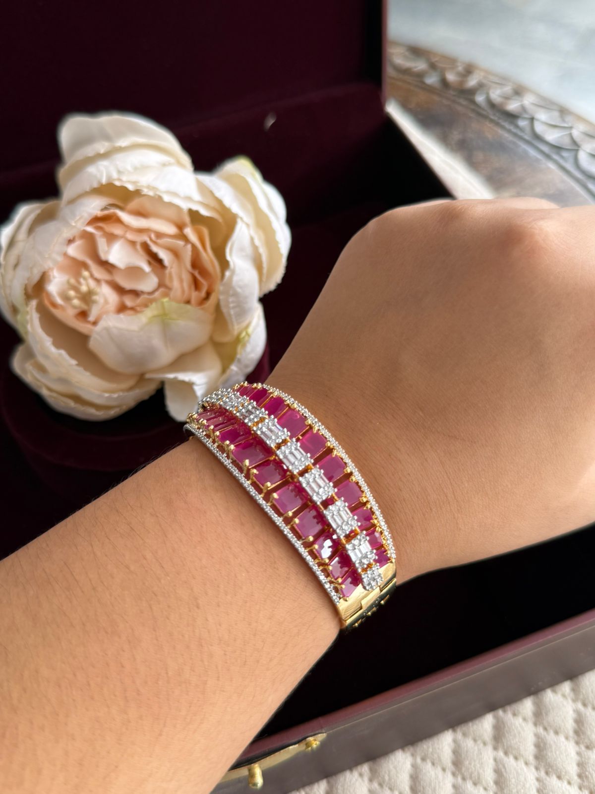 CLASSIC RED PETAL WITH GOLDEN POLISH BRACELET