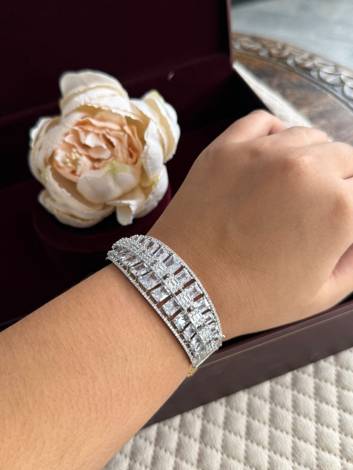 CLASSIC AND BEAUTIFUL BRACELET WITH SILVER POLISH AND CZ STONE