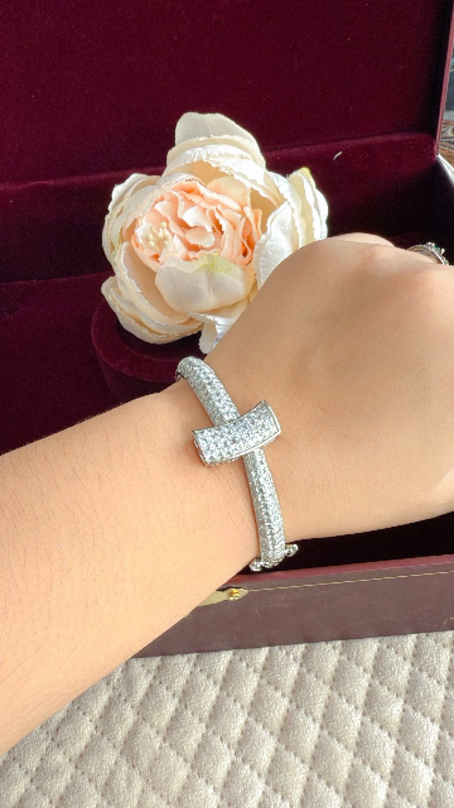 WHITE COLOUR INVISIBLE SETTING BRACELET FOR WOMEN