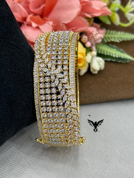 BEAUTIFUL TRADITIONAL GOLDEN POLISH WITH CZ STONE BRACELET