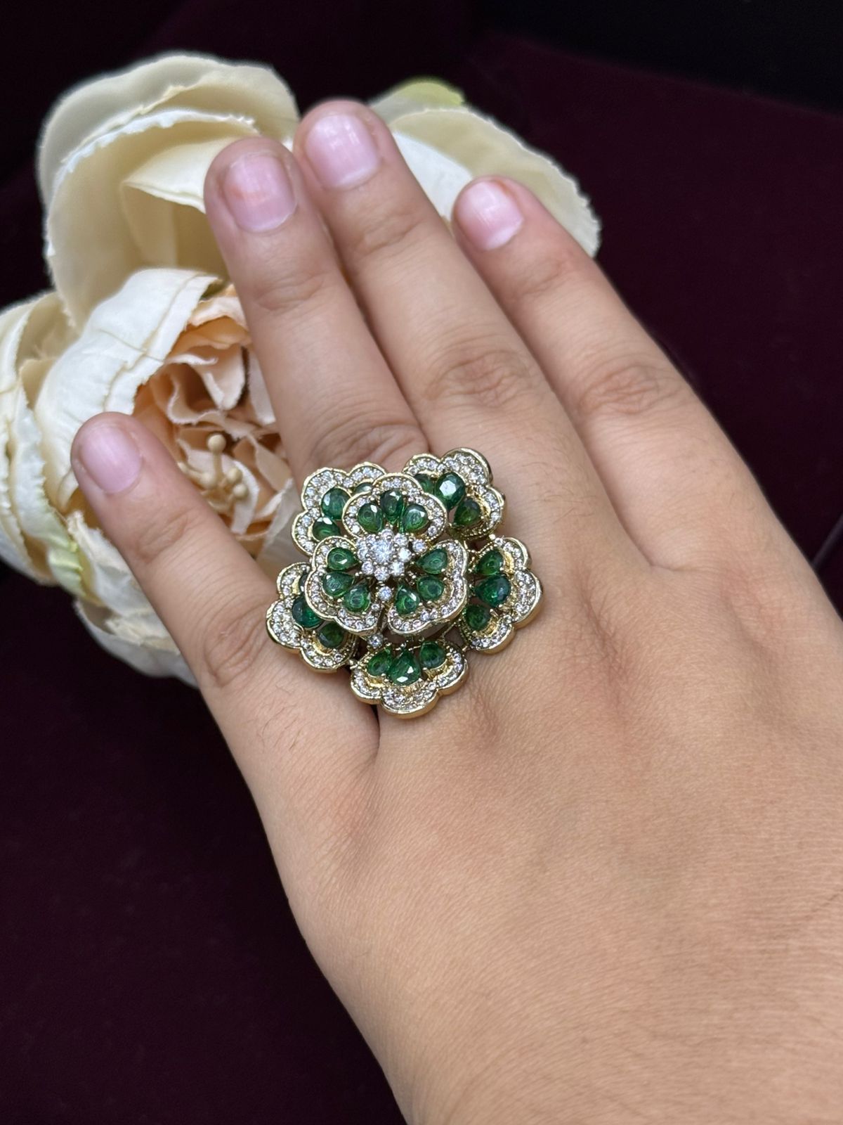 BEAUTIFUL GREEN CZ STONE WITH DOUBLE FLOWER SHAPE RING