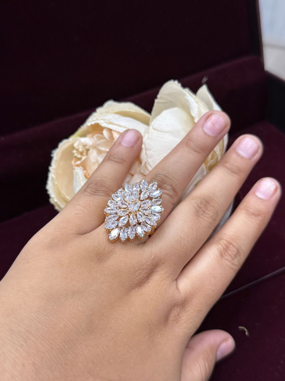 CLASSIC LEAF SHAPE CZ RING FOR WOMEN