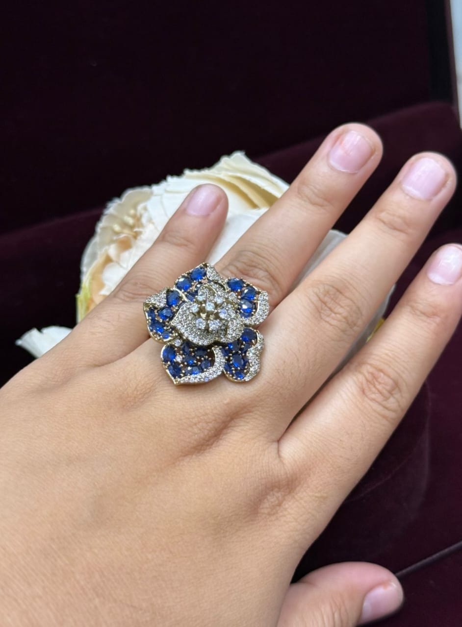 CLASSIC BLUE FLOWER RING FOR WOMAN