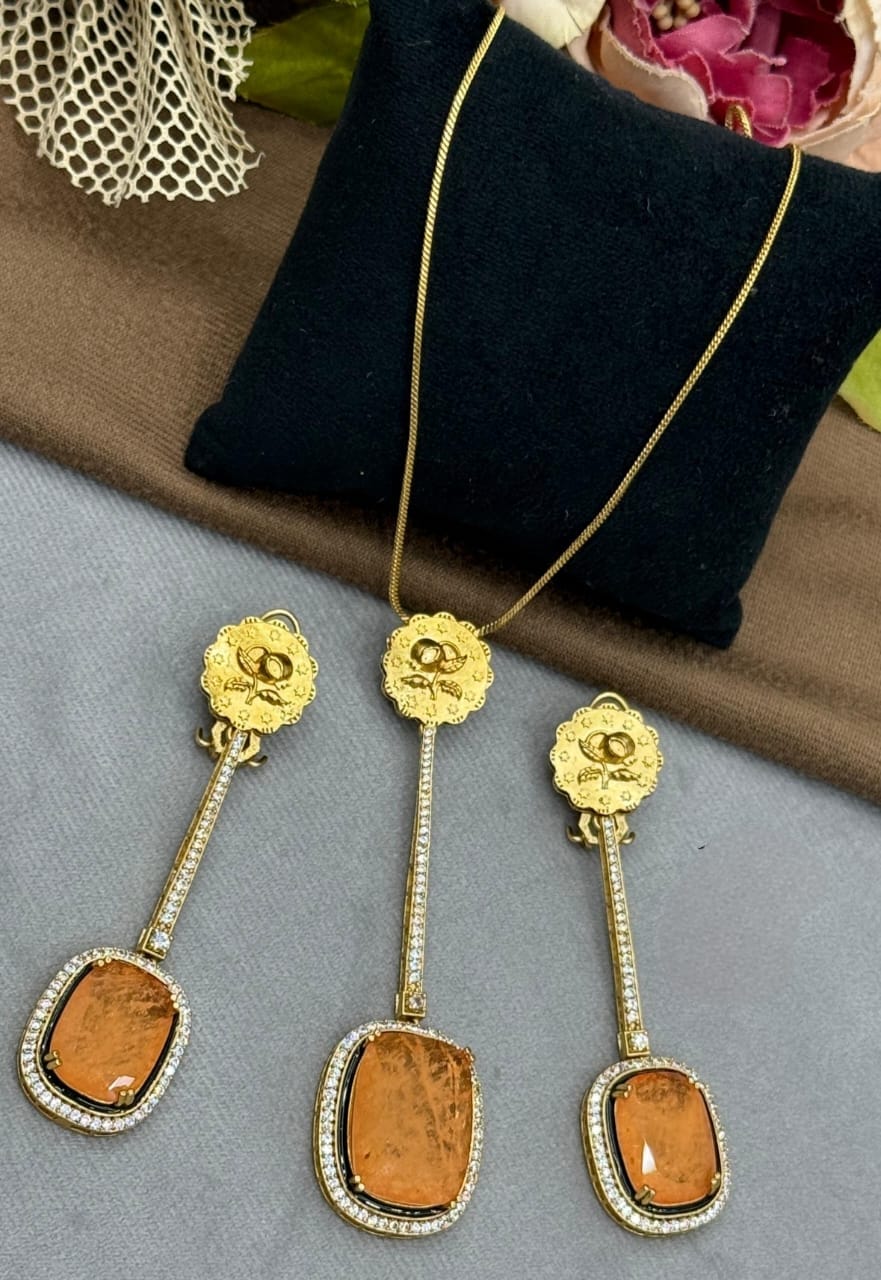 SABYA  GOLD POLISH ORANGE AD PENDANT SET FOR WOMEN