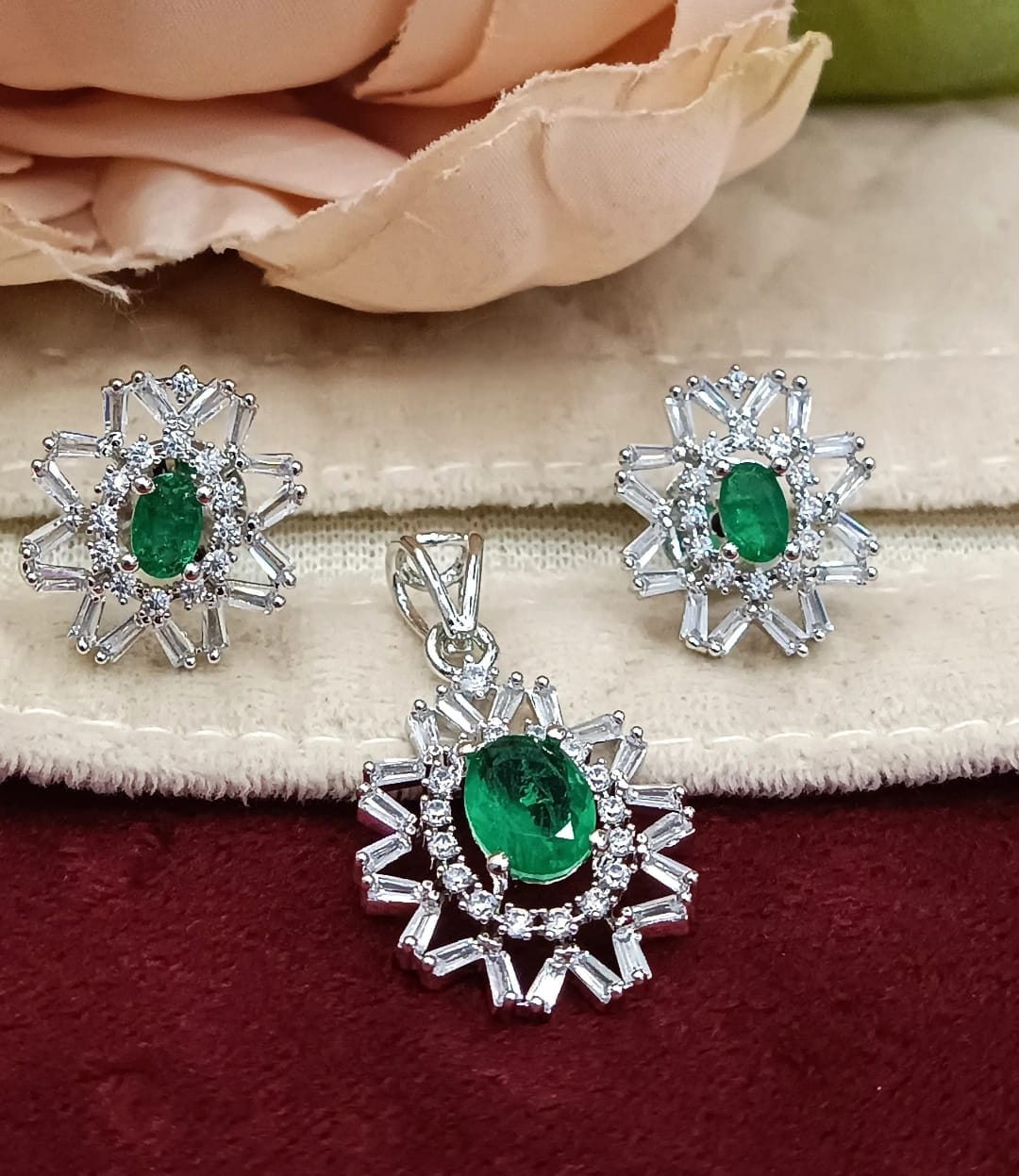 MINT GREEN CLASSIC AD PENDANT SET FOR WOMEN