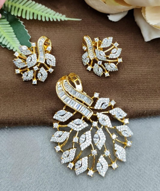 BEAUTIFUL PENDANT SET FOR WOMEN WITH GOLDEN POLISH