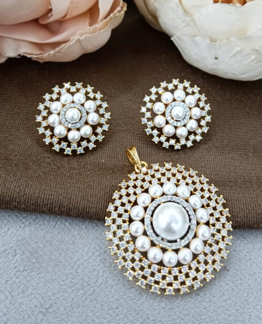 GOLD POLISH WITH WHITE AD STONE PENDANT SET FOR WOMEN