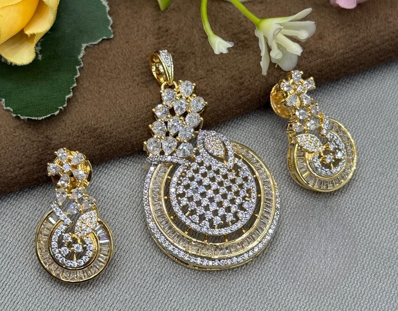 UNIQUE GOLD POLISH PENDANT SET FOR WOMEN