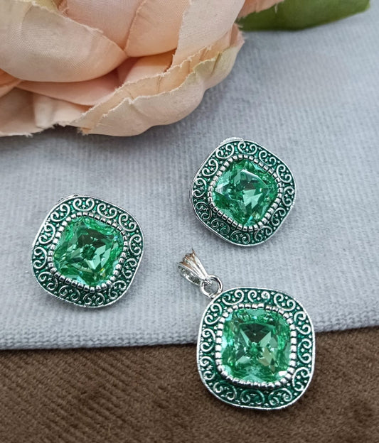 SIDE ENAMELLING GREEN POLISH PENDANT SET FOR WOMEN