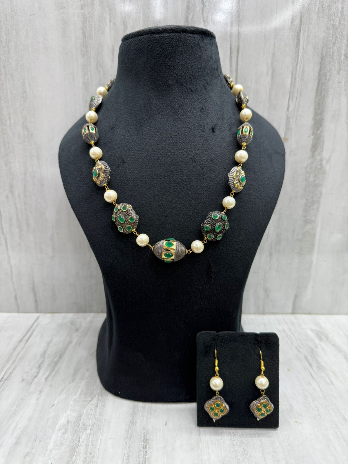 Jaipuri mala in Green Tanjore beads and pearls