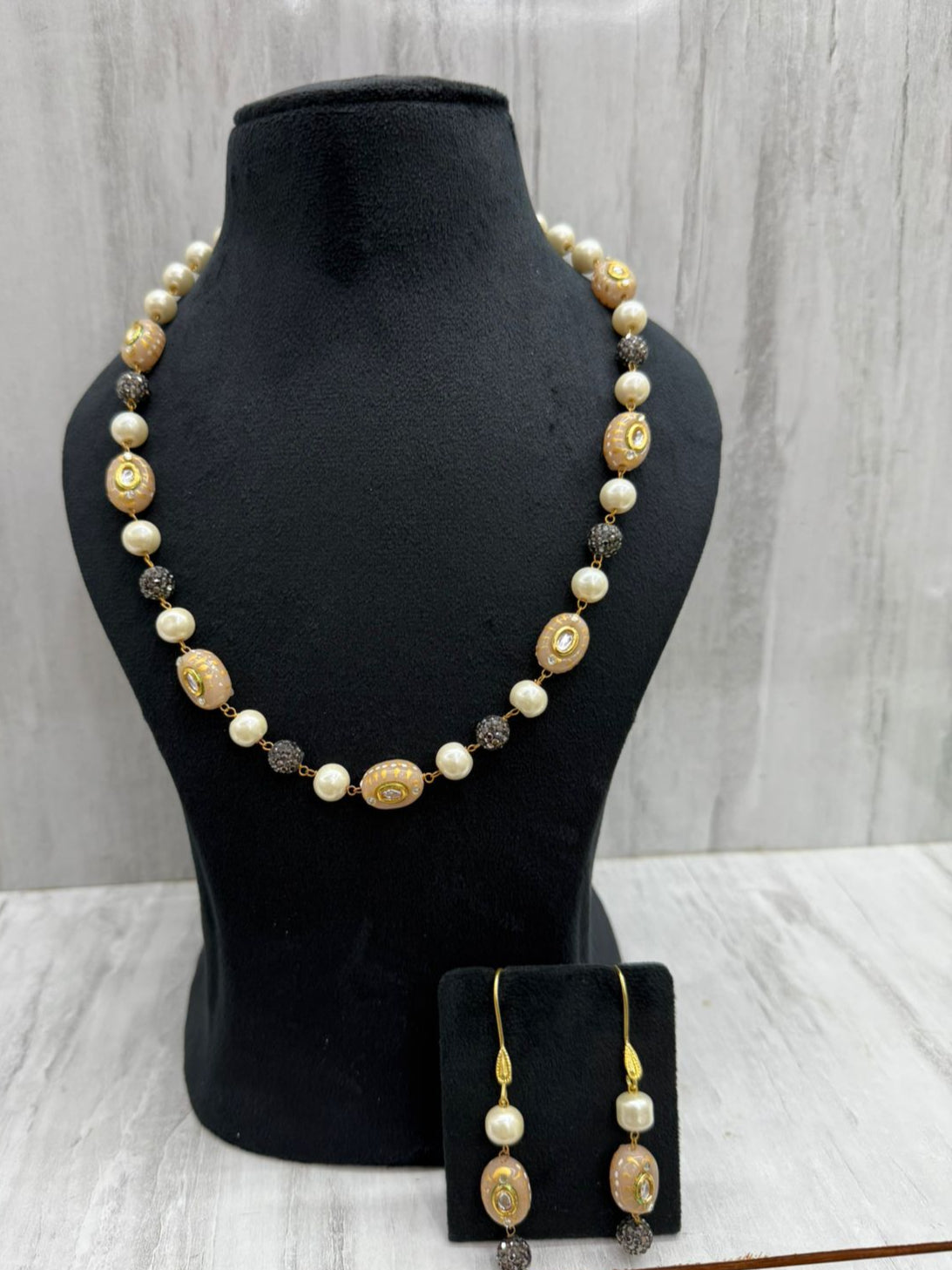 oval natural with Beige beads and pearls mala for women
