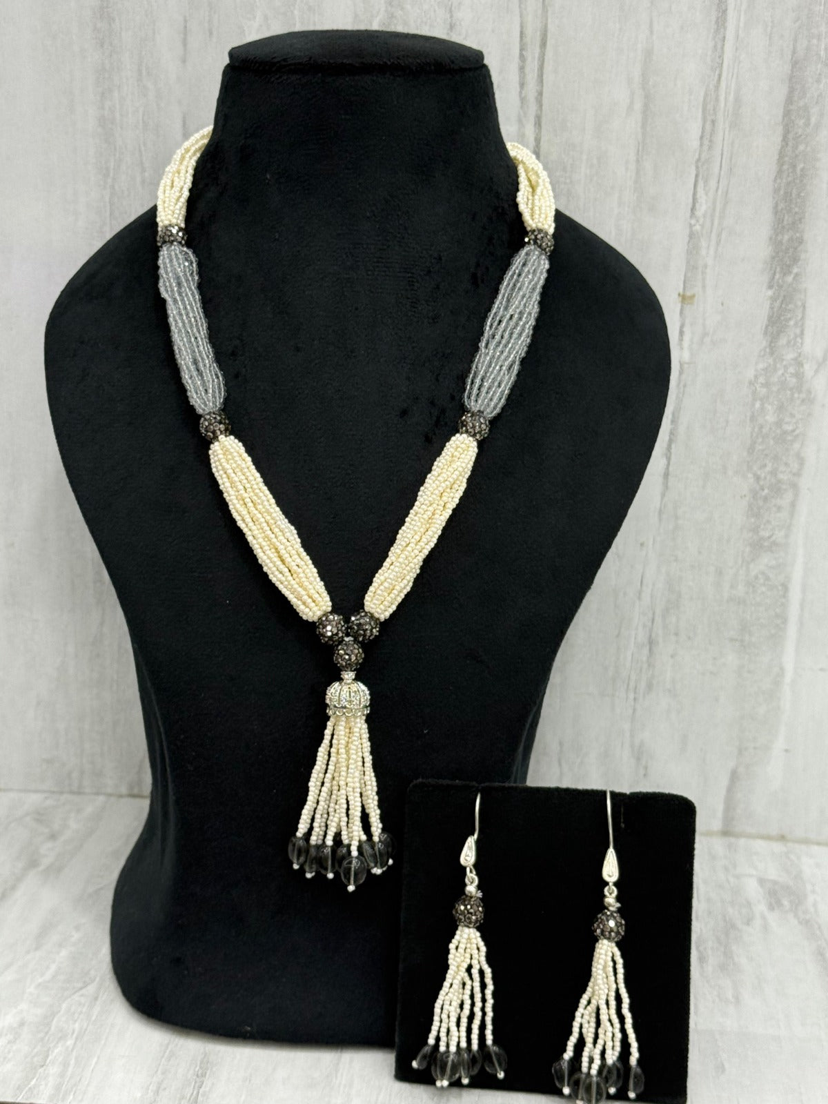 Pearl with beads strings in Grey for women