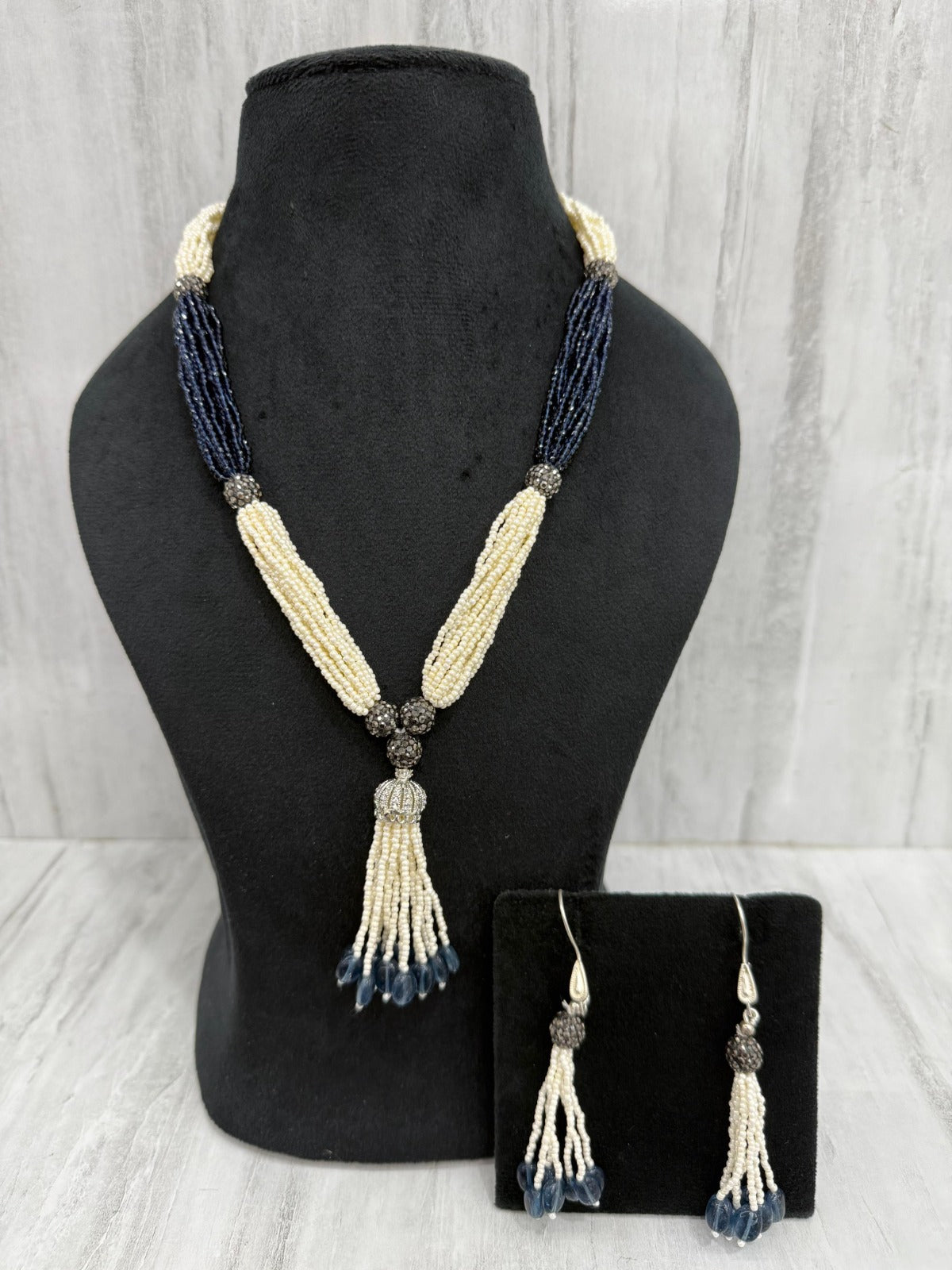 Pearl with beads strings in Blue for women