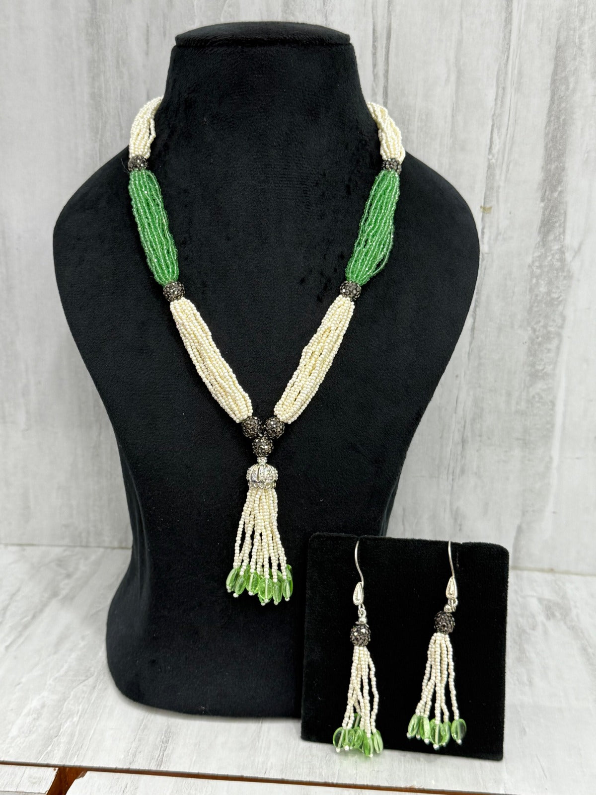 Pearl with beads strings in Green for women