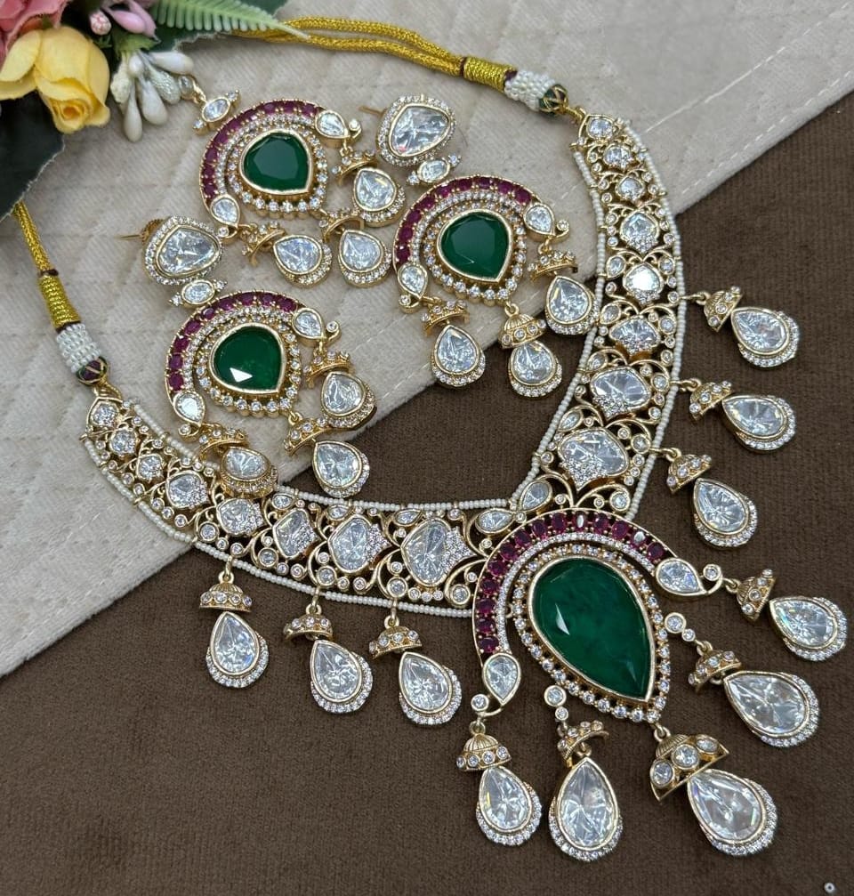 Sunheri Kundan With Pota Stones And Mossanites for women
