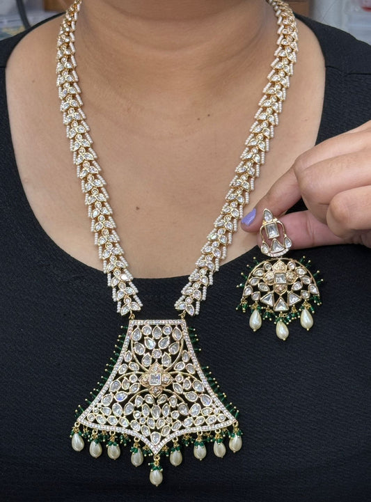 Sunaheri kundan long necklace with broad pendent in green with kundan chain for women
