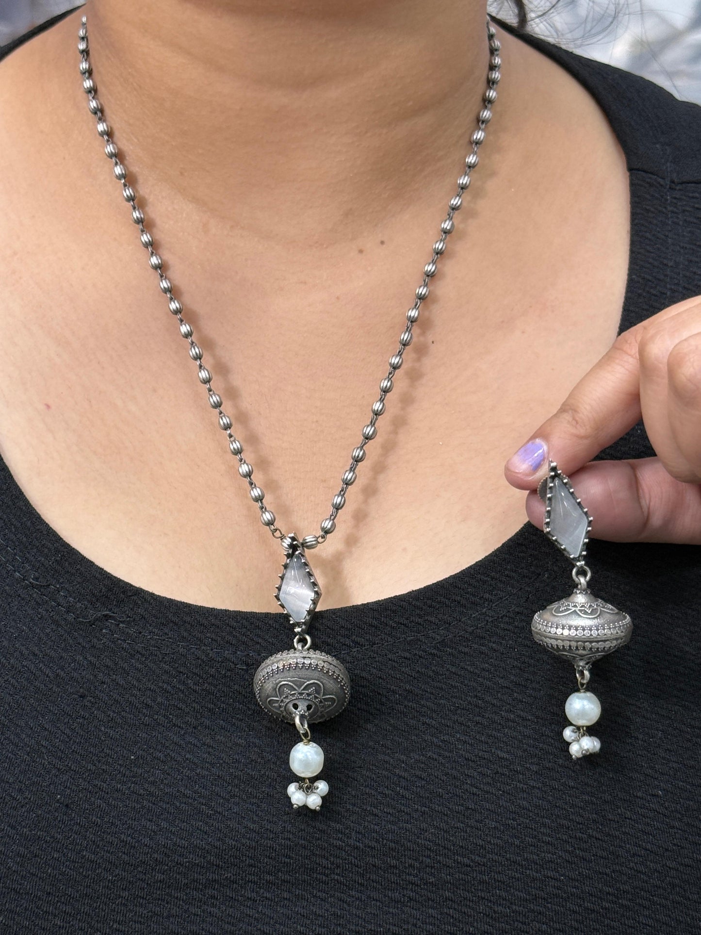 Shell  silver look alike grey jewellery