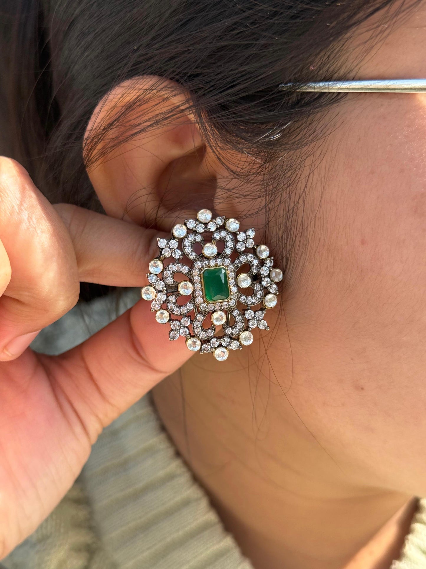 Reshma Kundan Stud Earings In Emerald For Women