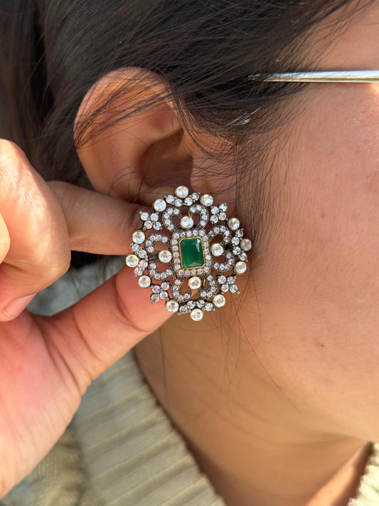 Reshma Kundan Stud Earings In Emerald For Women