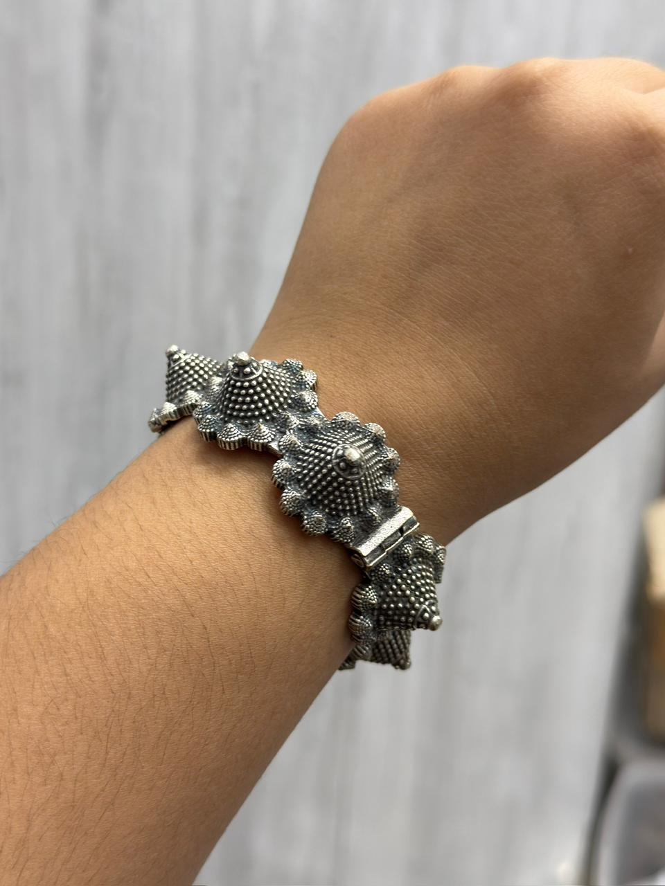 BANGDI STYLE BRACELET IN SILVER LOOK ALIKE FOR WOMEN