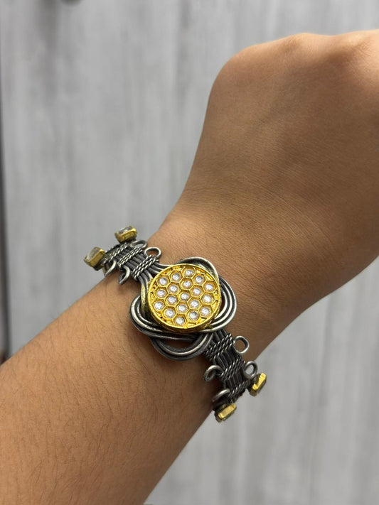 SILVER LOOK ALIKE BRACELET WITH KUNDAN