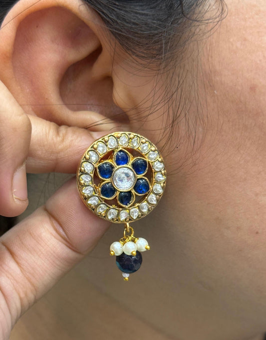Round Takkkad Kundan Studs In Blue For Women