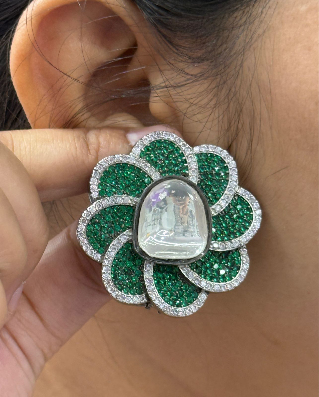 Twinkle Emerald Invisible Setting Stone Stud Earrings with Kundan