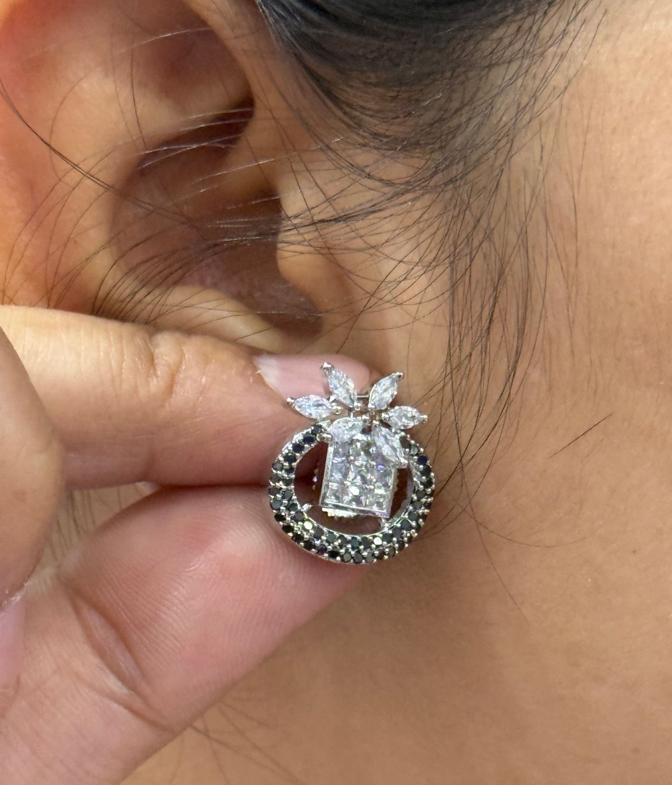 Round invisible setting studs in Black For Women