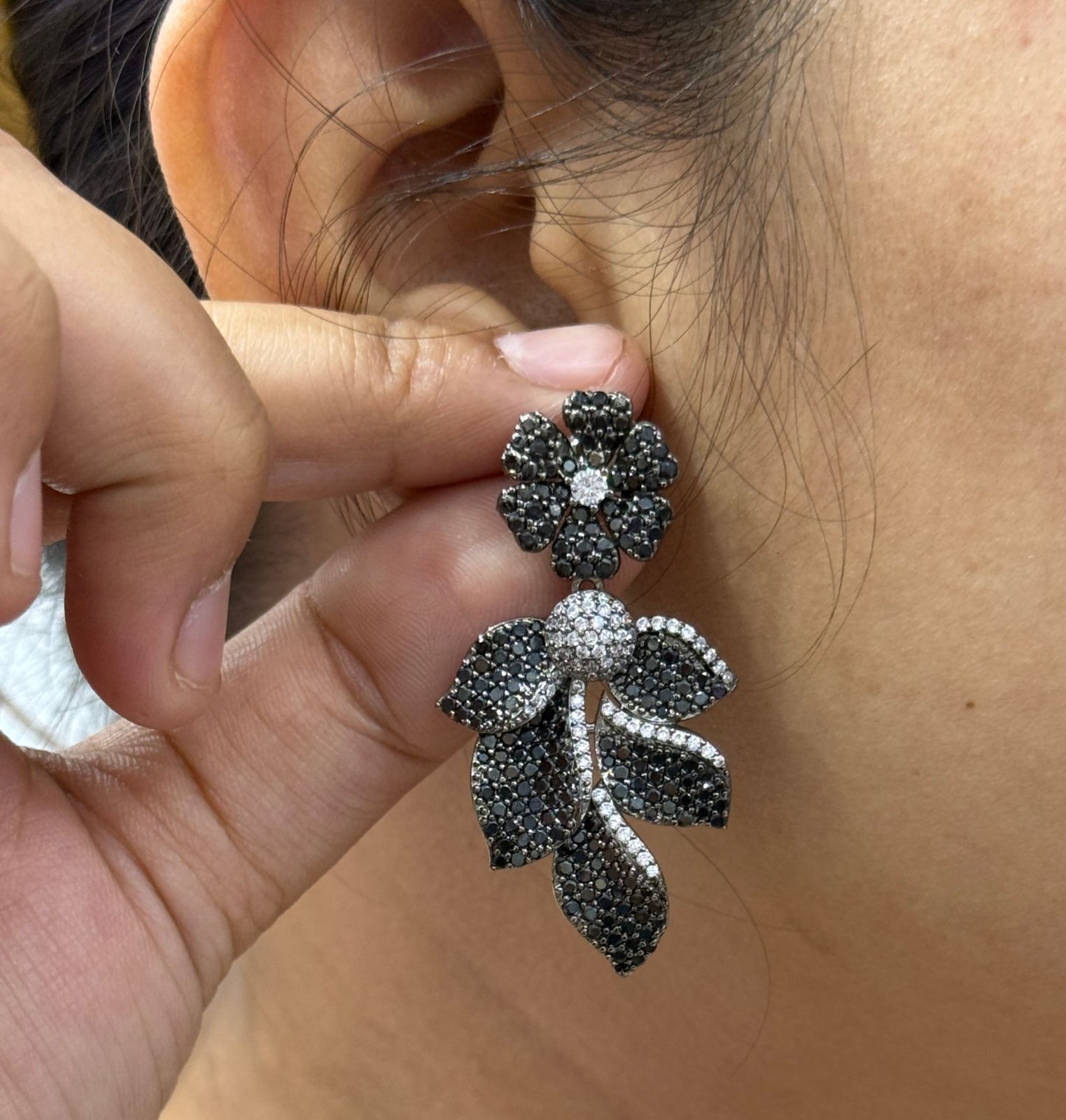 Toshi Cz Stone Diamond Earings In Black For Women
