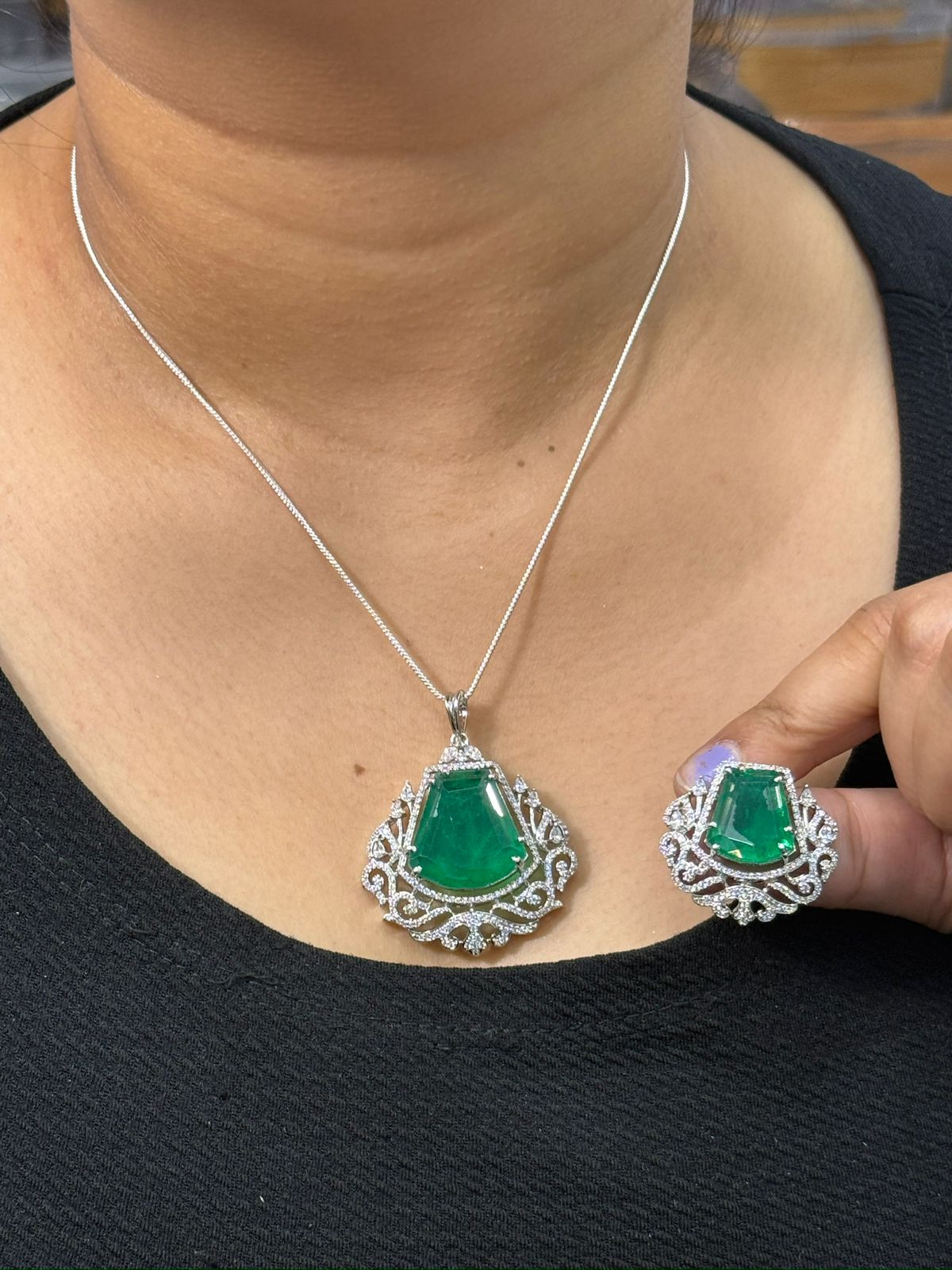 GREEN DIAMOND PANDANT SET FOR WOMEN