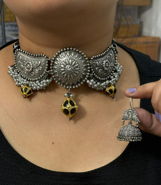 Karishma silver look alike black necklace with earrings
