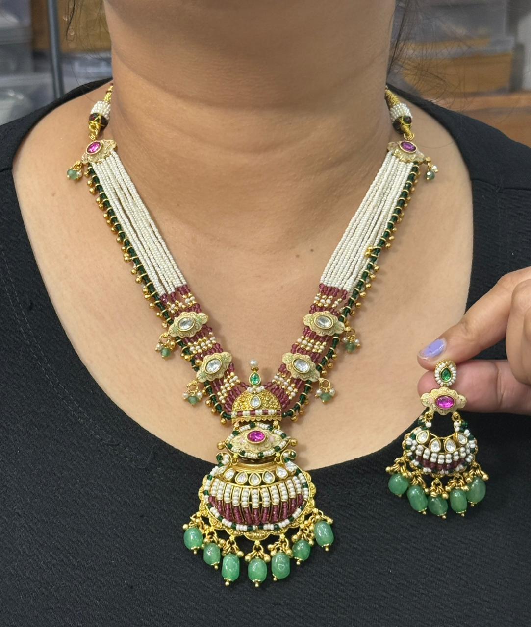 Traditional Indian necklace perfect for Indian weddings in kundan pendent