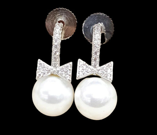 PEARL WITH BOW HANGING EARRING