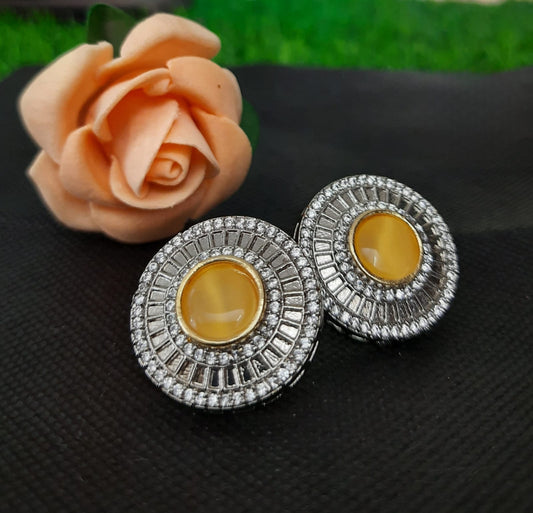 STUDDED FLOWER EARRINGS