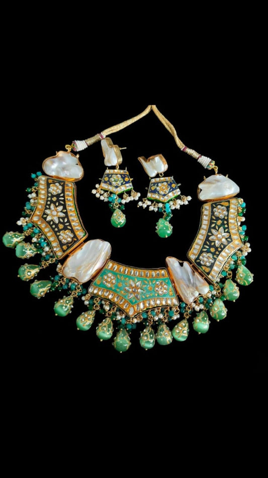 VANSHIKA JEWELS CLASSY BRIDAL NECKLACE IN KUNDAN AND DUZY STONE FOR WOMEN